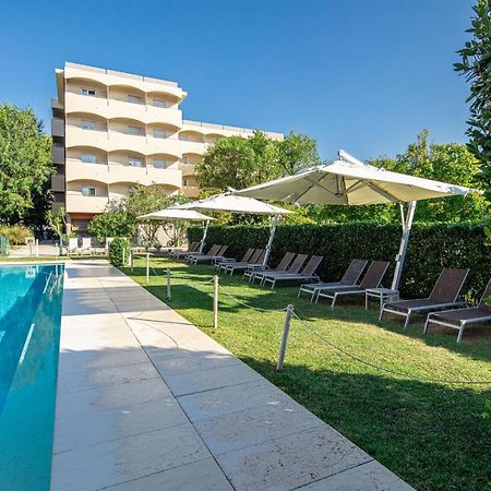 Hotel La Pergola Lignano Sabbiadoro Dış mekan fotoğraf