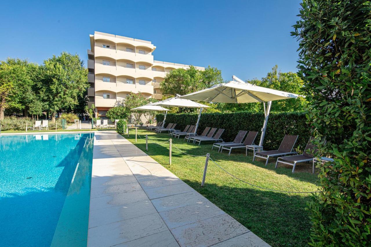 Hotel La Pergola Lignano Sabbiadoro Dış mekan fotoğraf
